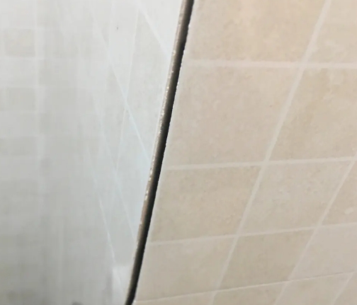 思明瓷砖空鼓维修公司分享阳台瓷砖脱落的修复过程可以分为以下几个步骤